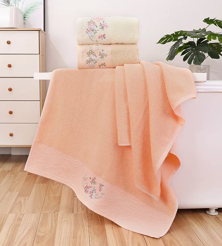 Serviette de bain brodée 100 % coton – Douce et légère